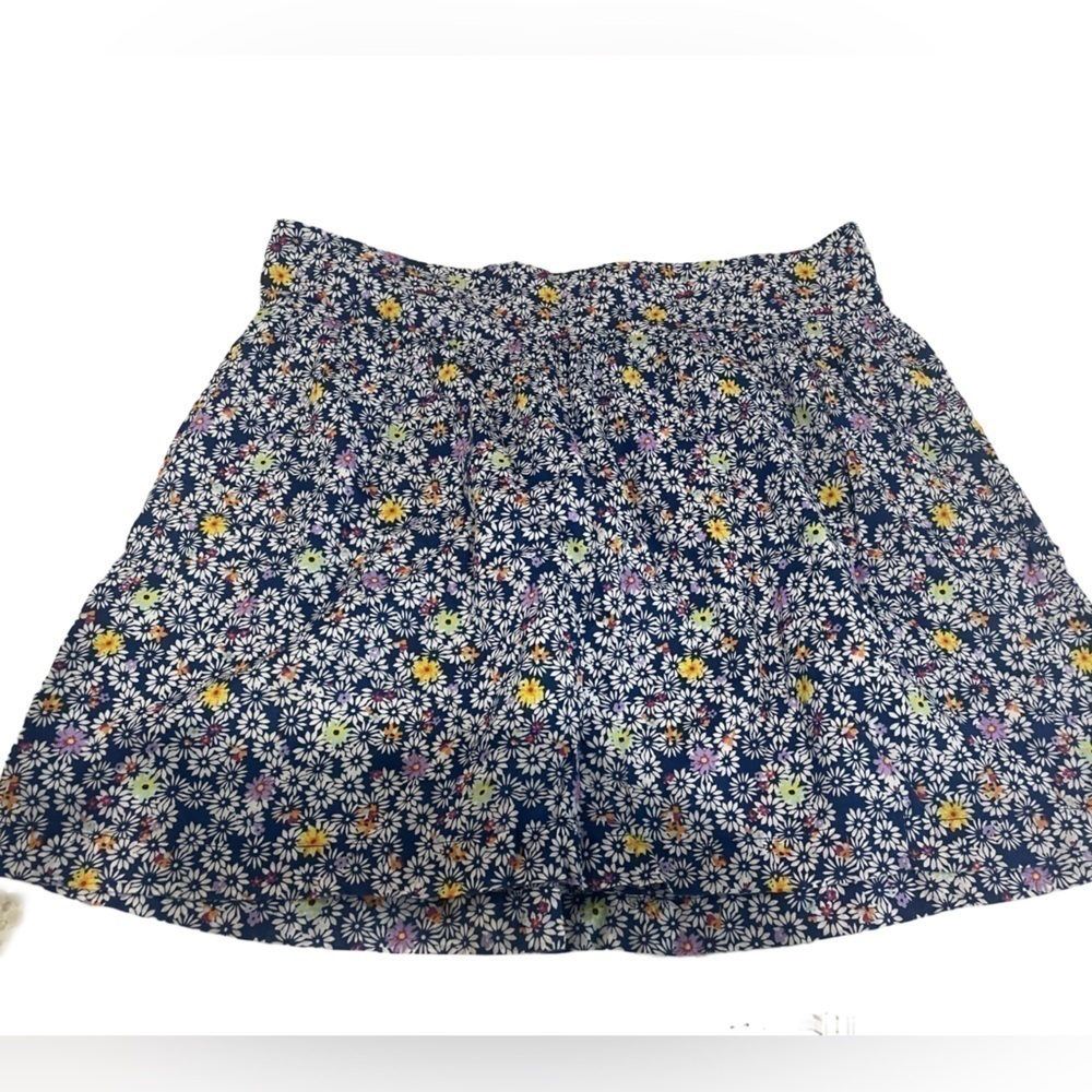 Old Navy cotton floral skirt. Elastic waist band in the back and lined. So cute!